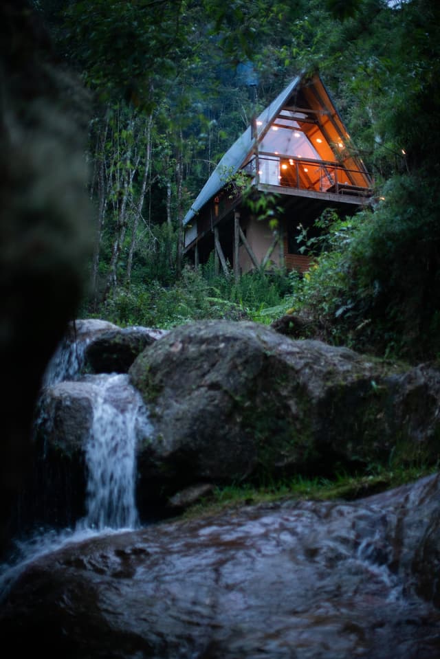 Bacon ipsum dolor amet chuck jerky frankfurter hamburger brisket flank pork belly landjaeger tail, ball tip kevin.